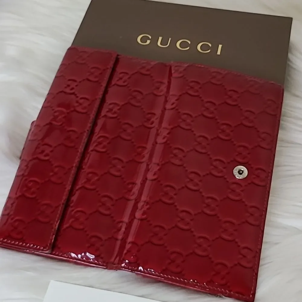 💯 Authentic Gucci Long Bifold Wallet 🍀